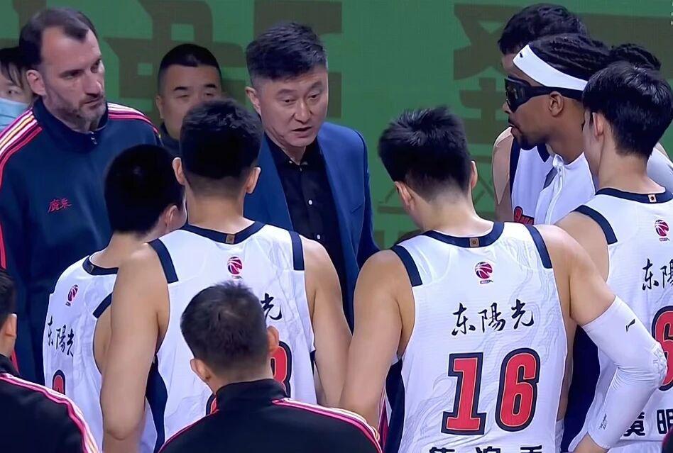 乐鱼体育官方入口-广东男篮被批又菜又爱玩，焦伯乔伤病确定，徐杰胡明轩状态复苏